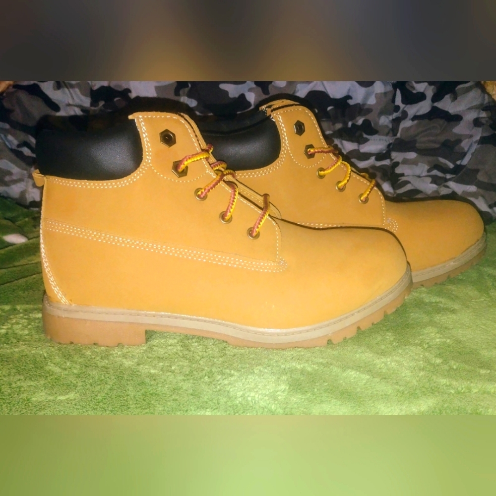 Boys size 6 combat boots